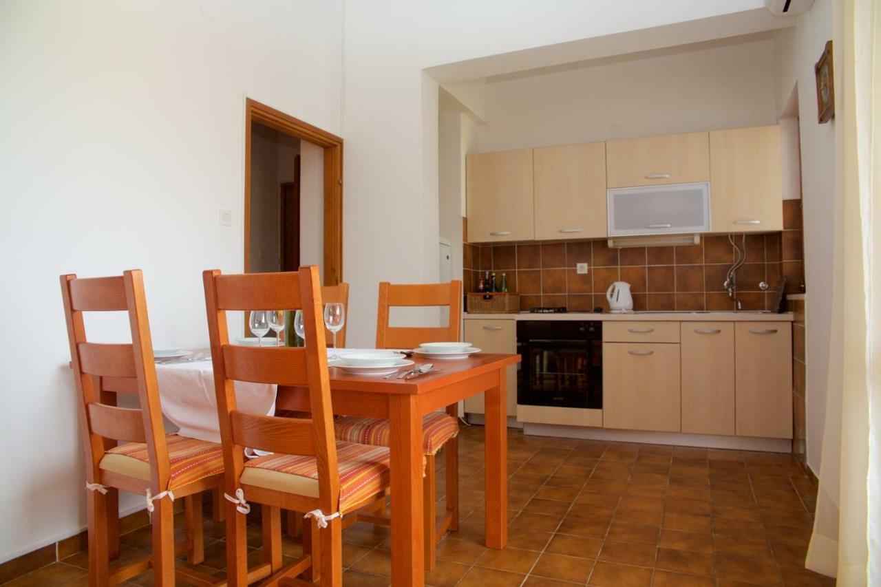 Apartments Fjaka スベティ・フィリップ・イ・ヤコブ エクステリア 写真