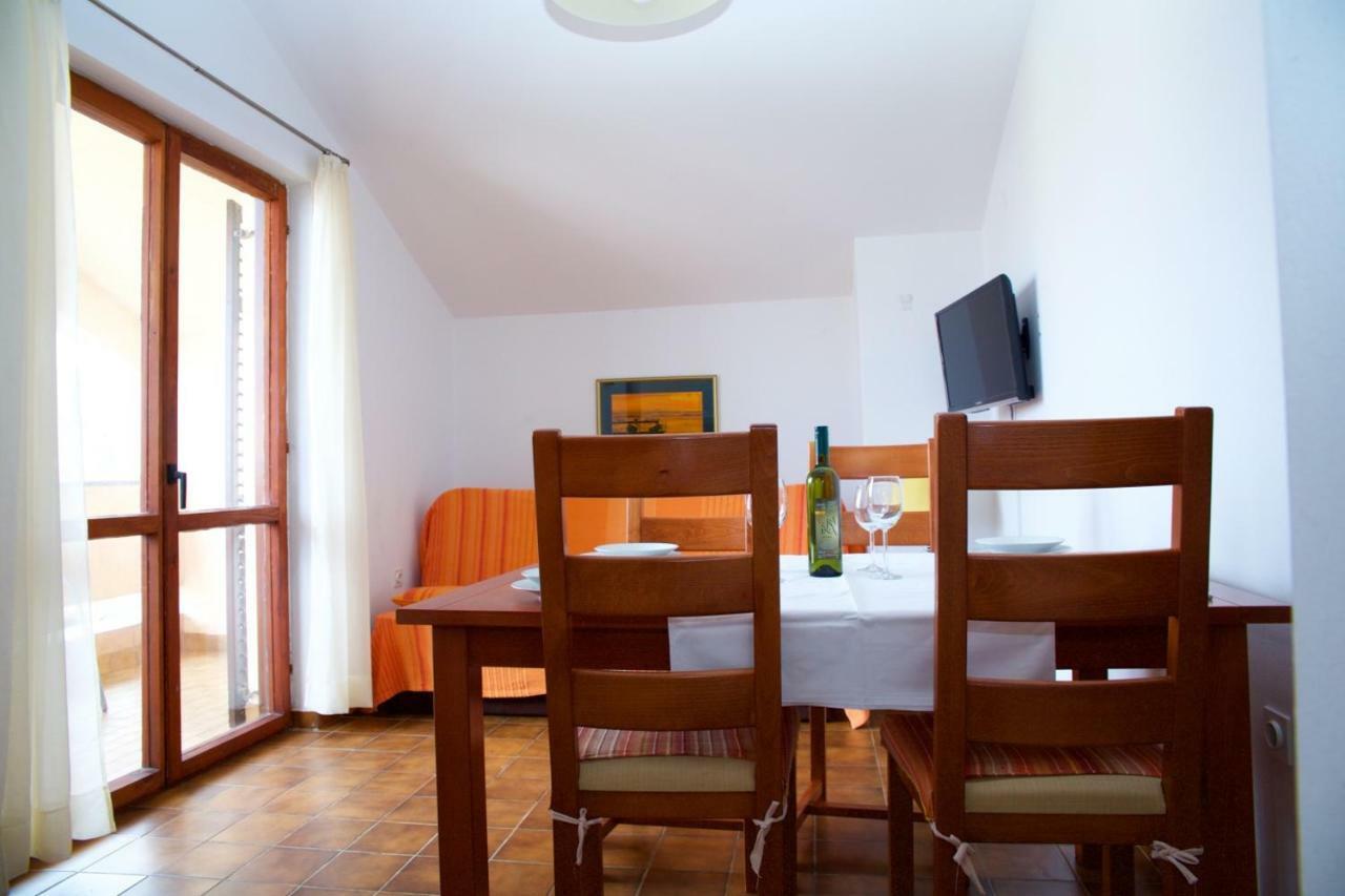 Apartments Fjaka スベティ・フィリップ・イ・ヤコブ エクステリア 写真